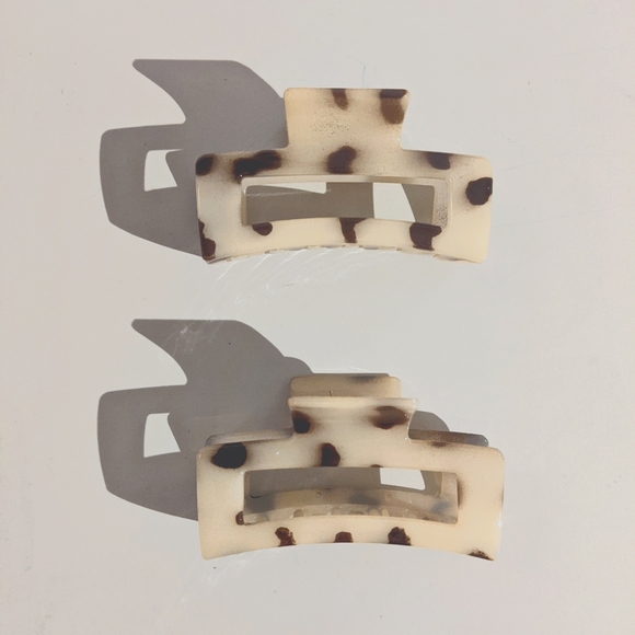 Medium Hair Claw Clip, Tortoiseshell - Picture 2 of 2